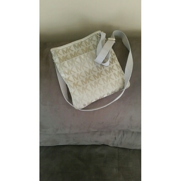 Tan MK satchel ? **cross posted** - Picture 2 of 4