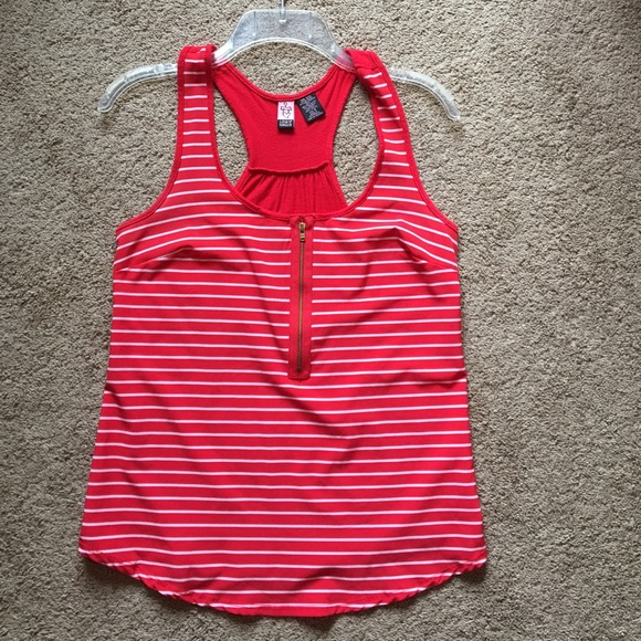 Red tank top w/ white stripes! Perfect for summer!