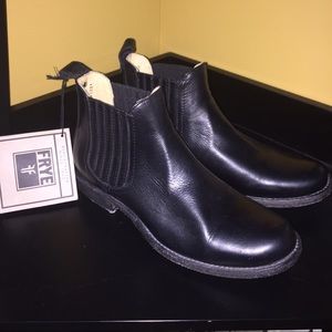 FRYE Phillip Chelsea Leather Casual Boots