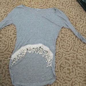 Gray high to low tee