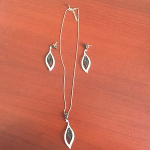 Women's necklace and earring set