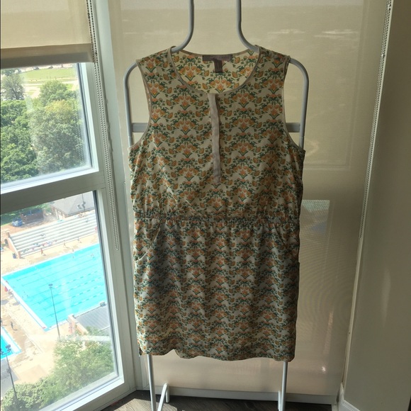 Sleeveless Pattern Dress with Pockets
