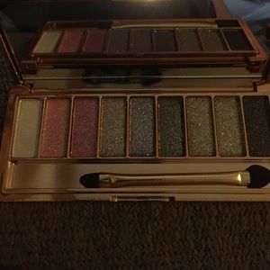2 eyeshadow pallets !