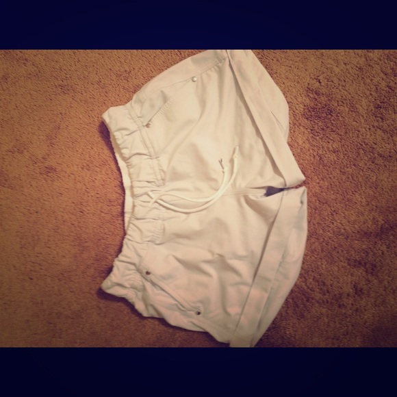 SOLD 🚫 play all day shorts size 4