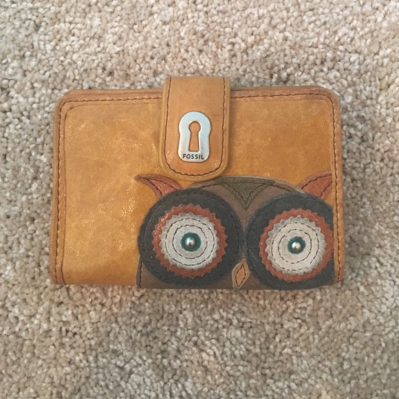 Lightly used fossil wallet😊 owl design