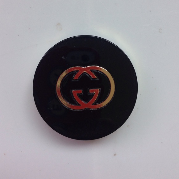 Gucci eyeshadow.