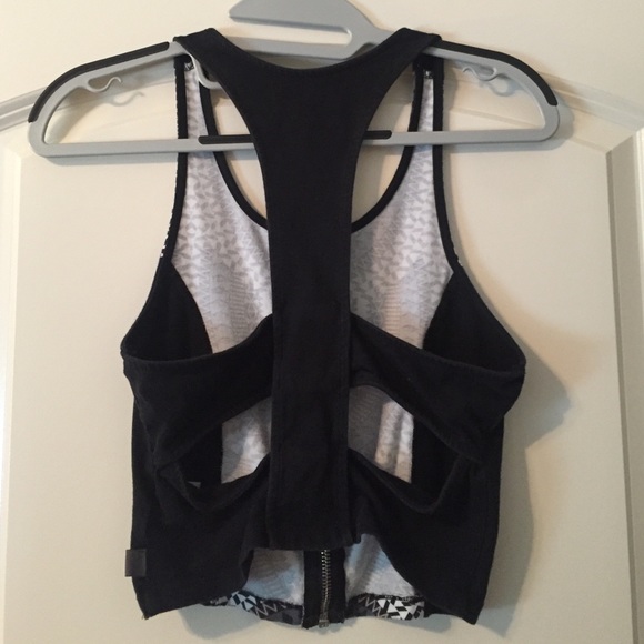 Kendall and Kylie Crop Top With Cutouts Size S - Picture 2 of 3