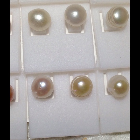 SOLD Natural pearl stud earrings - Picture 3 of 5
