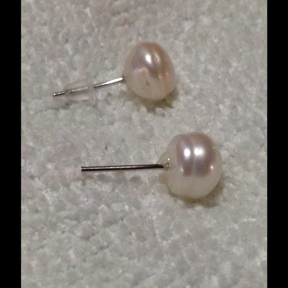 SOLD Natural pearl stud earrings - Picture 4 of 5