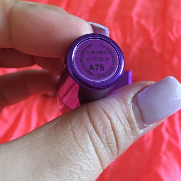 New limited edition MAC lipstick :all fired up - Picture 3 of 3