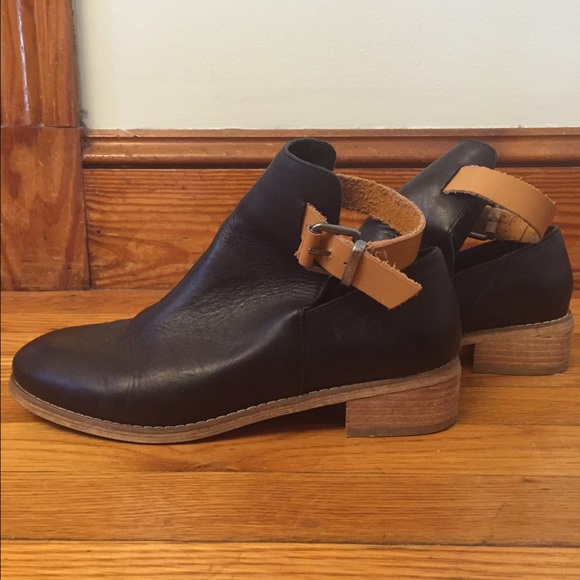 Ecoté Wooden Healed Black Leather Ankle Boots