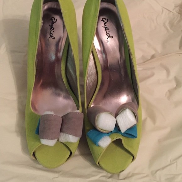 Multi color heels - Picture 1 of 4