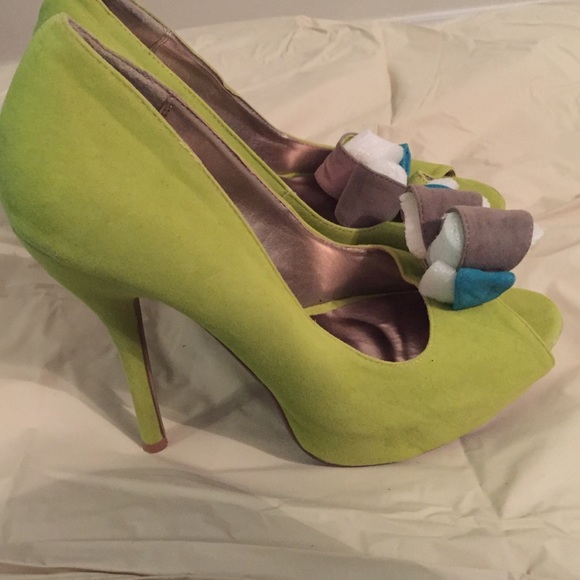 Multi color heels - Picture 3 of 4