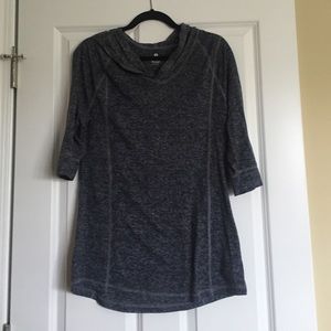 Semi-fitted Thin Old Navy Active Pullover!!!