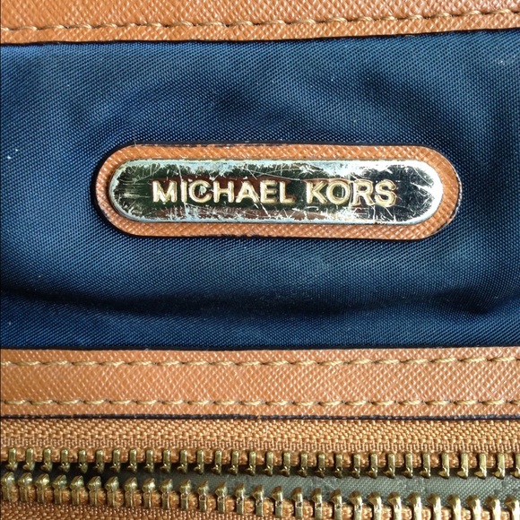 Michael kors cross body! - Picture 2 of 3