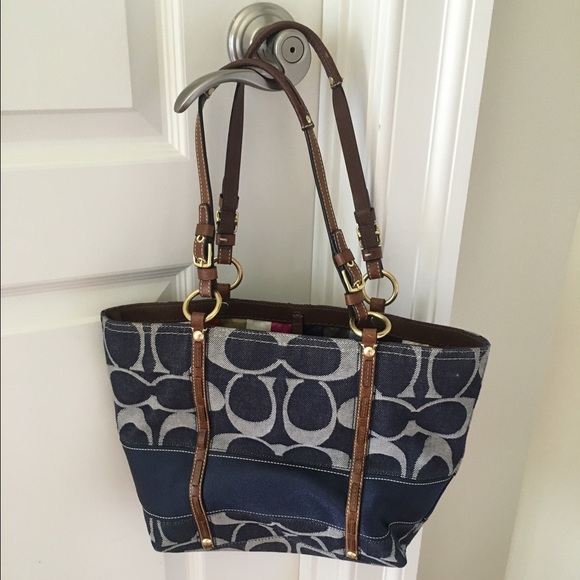 Coach shoulder bag - Picture 1 of 3