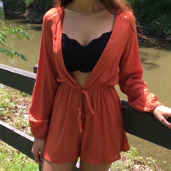 🆕Cognac Printed Deep V Romper - Picture 3 of 3