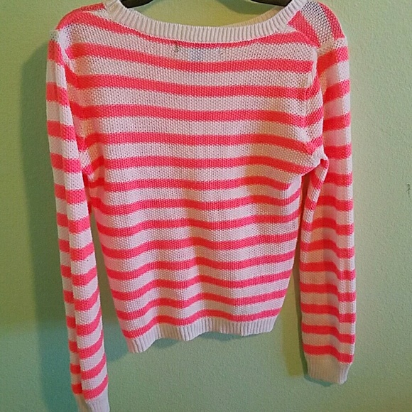 Pink and white top - Picture 2 of 2