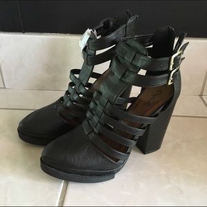 NWT Qupid Cutout Heels