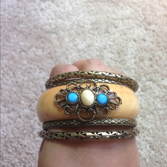 Handmade Jewelry - SALE 🎉🎉🎉🎉🎈🎈Stack up bangles very adorable