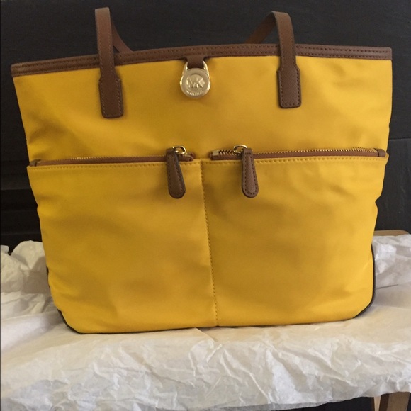 Gorgeous Authentic Michael Kors Tote