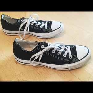 Size 8.5 black Converse