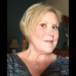 Meet your Posher, Caroline