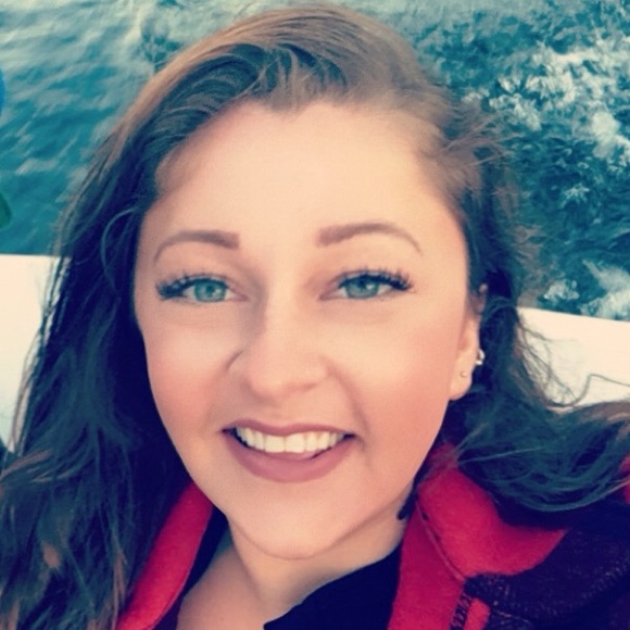 Meet your Posher, Katie - Picture 1 of 1