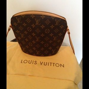 $650👜 LOUIS VUITTON ( authentic ) BAG 👜