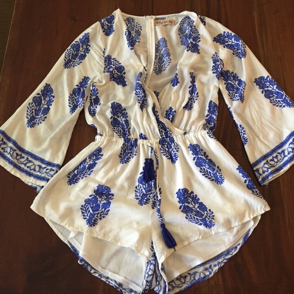 Mura Boutique Dresses & Skirts - 🚫SOLD🚫 Mura Boutique long sleeve romper