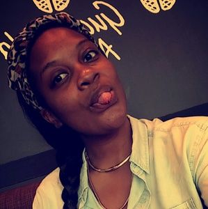 Meet your Posher, Simone