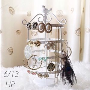 🚫SOLD 🚫 Lot of 17 earrings