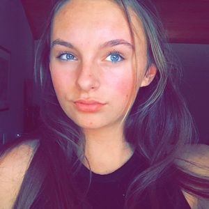 Meet your Posher, Claudia