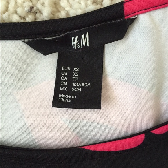  HPH&M pink lip black long sleeve crop top - Picture 3 of 4