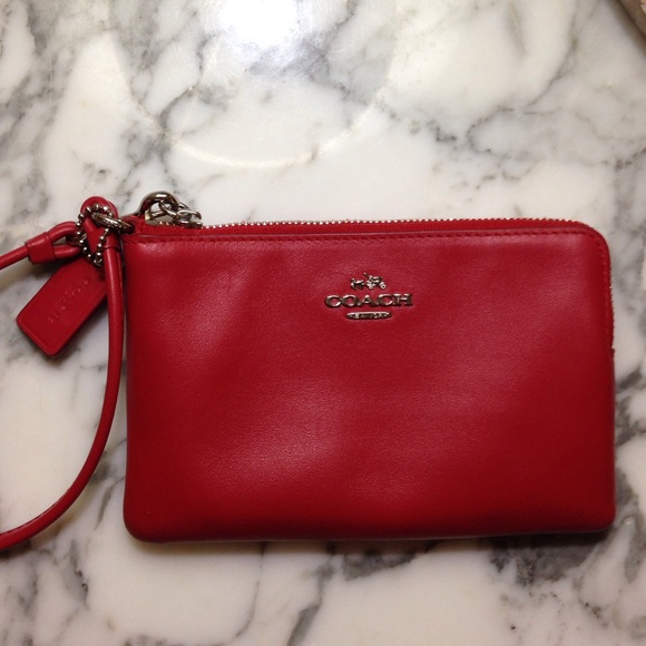 COACH SMOOTH LEATHER WRISTLET
