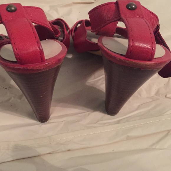 Leather red sandal with wood heel - Picture 2 of 3