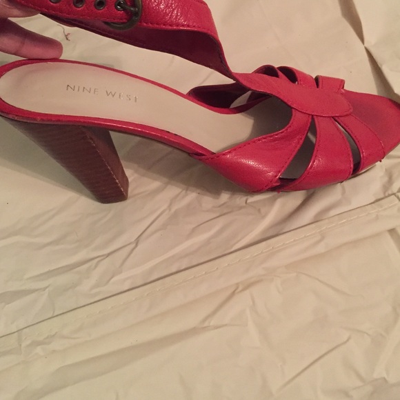 Leather red sandal with wood heel - Picture 3 of 3