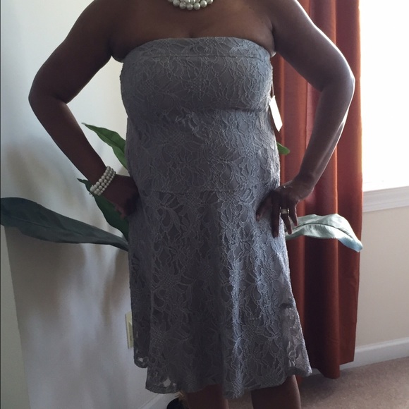 Timeless strapless Lace Dress by Anne Klein - Picture 4 of 4