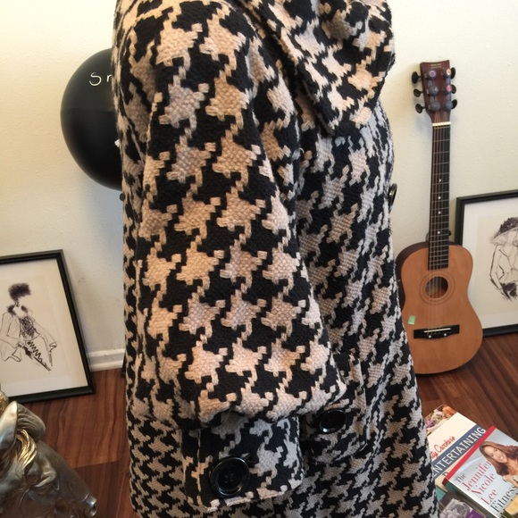 Houndstooth coat in excellent condition size s