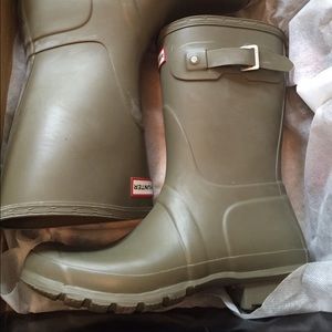 Great rain boots! Wore them twice, too big for me