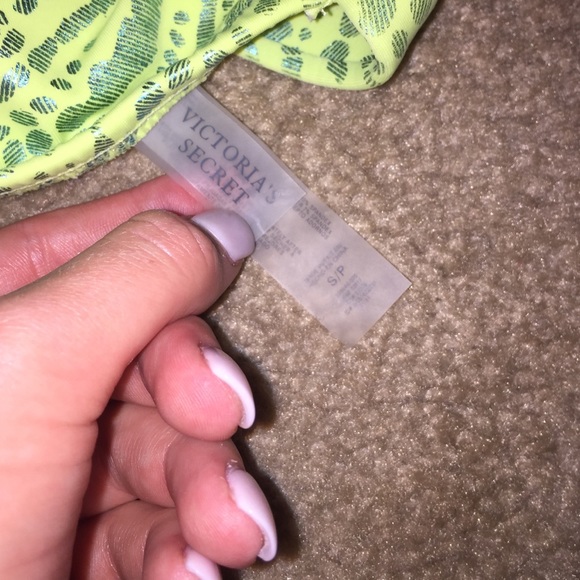 Victoria's Secret bikini - Picture 2 of 2