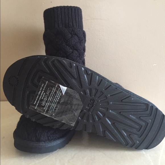 Ugg Isla Black! NEW!! - Picture 3 of 4