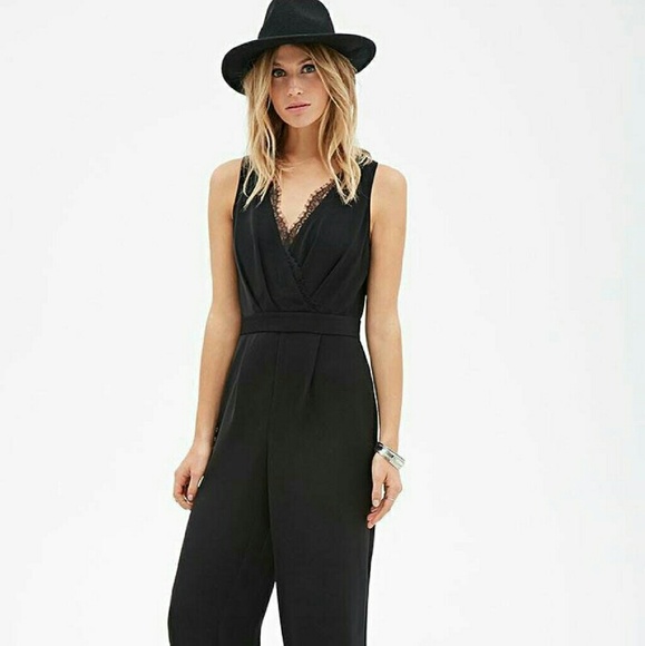 💥Flash Sale 💥NWT Black Lace Trimmed Jumpsuit