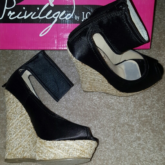 Black Wedges