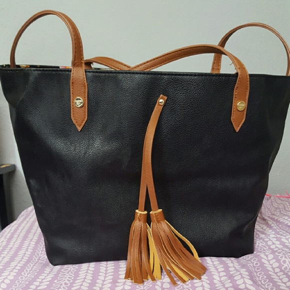 Black pleather/rose design reversible purse