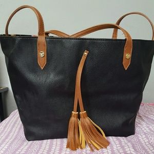 Black pleather/rose design reversible purse