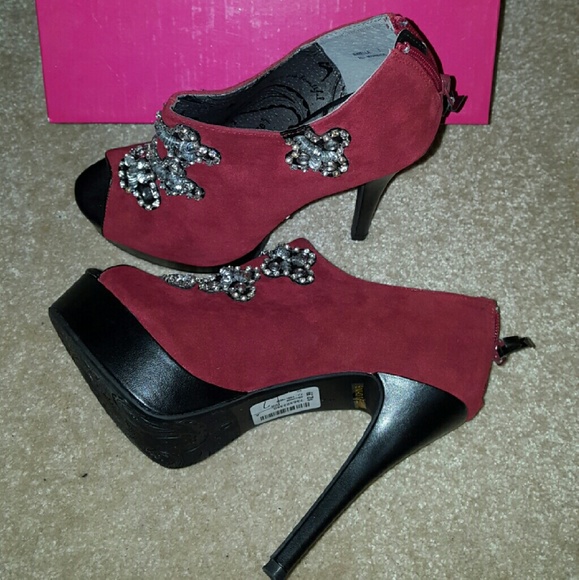 Red Heels - Picture 2 of 3