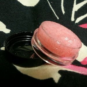Peach Pop lip scrub and lip gloss