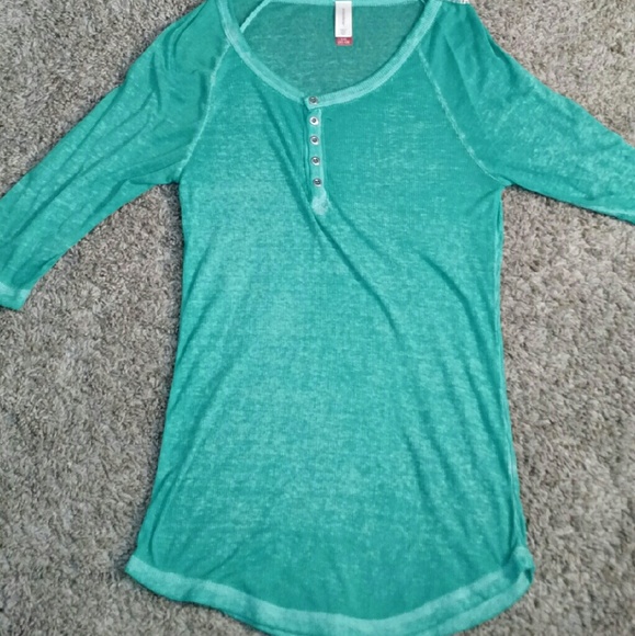 No Boundaries Sheer Green 3/4 Sleeve Tee - Picture 1 of 4