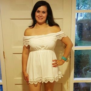 🎉🎉WEEKEND SALE🎉🎉White Off the Shoulder Dress